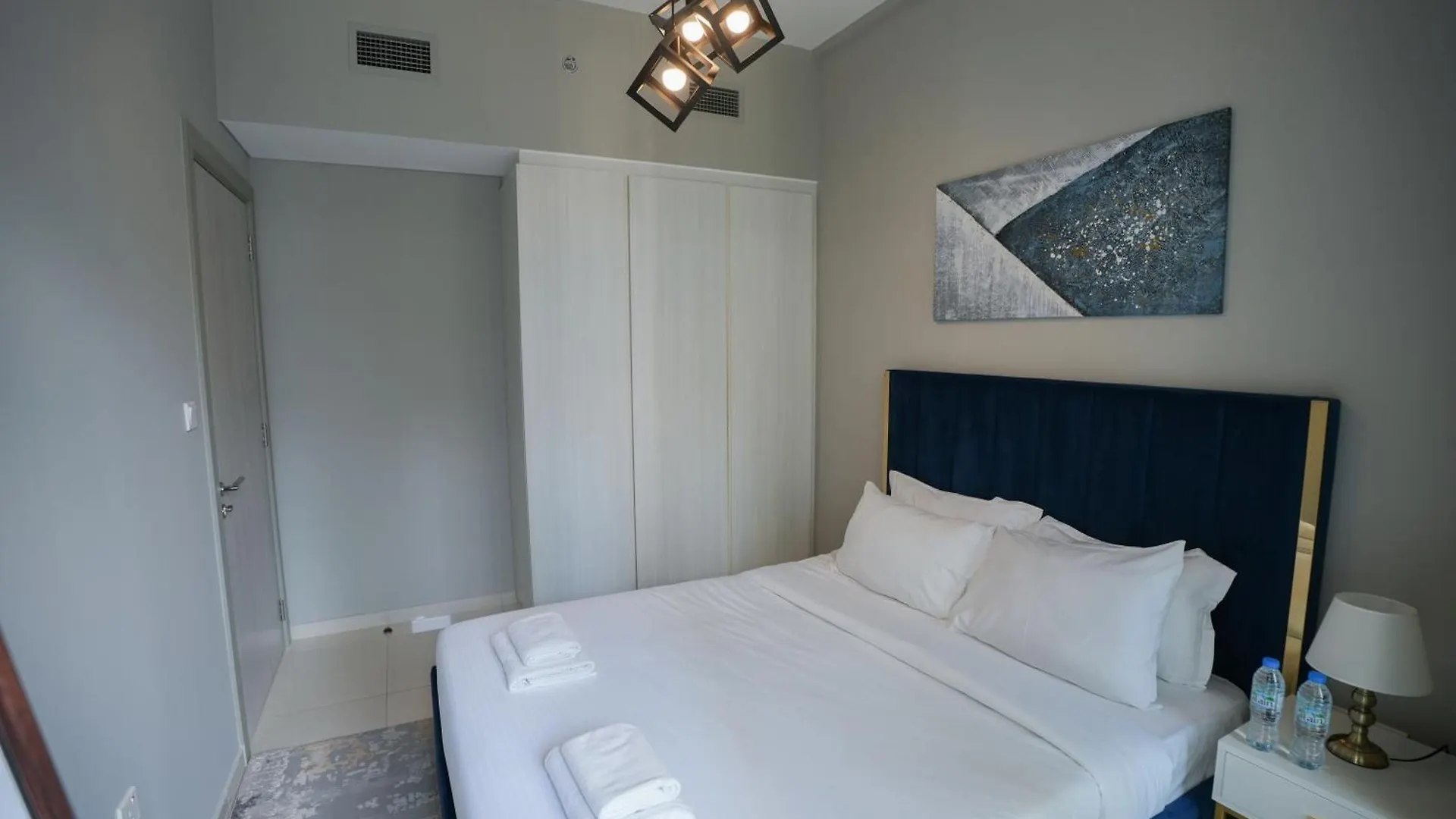 Ferienwohnung Luxurious Pool View 1Bhk, Zada Tower Dubai Apartment
