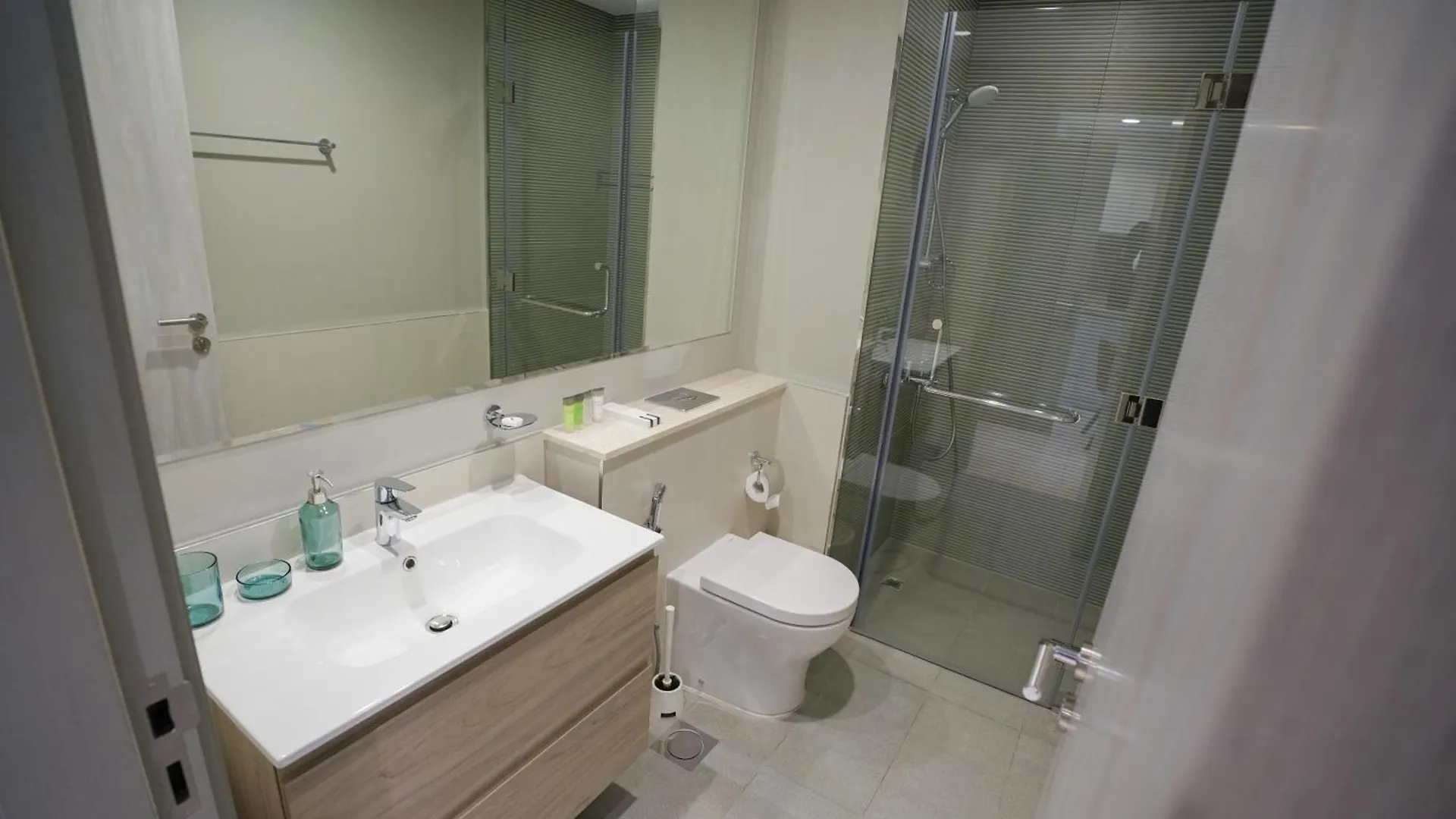 Apartment Ferienwohnung Luxurious Pool View 1Bhk, Zada Tower Dubai Vereinigte Arabische Emirate