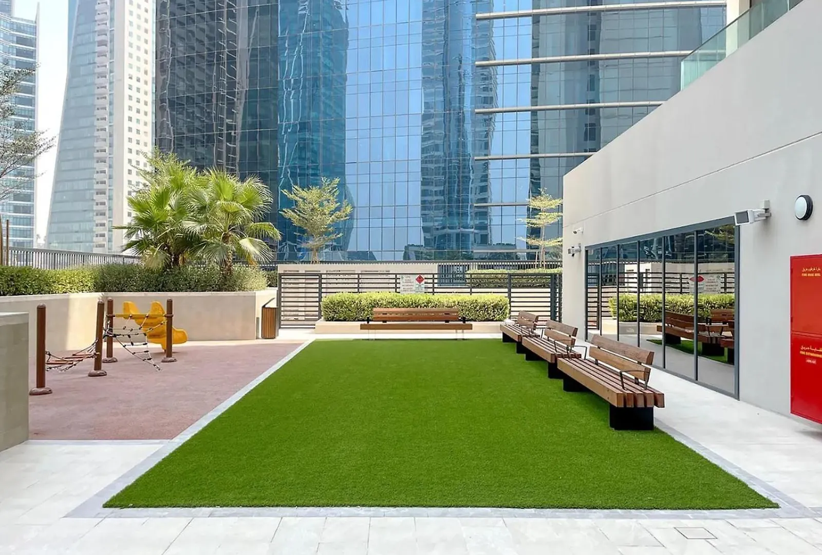 Luxurious Pool View 1Bhk, Zada Tower Apartment Dubai